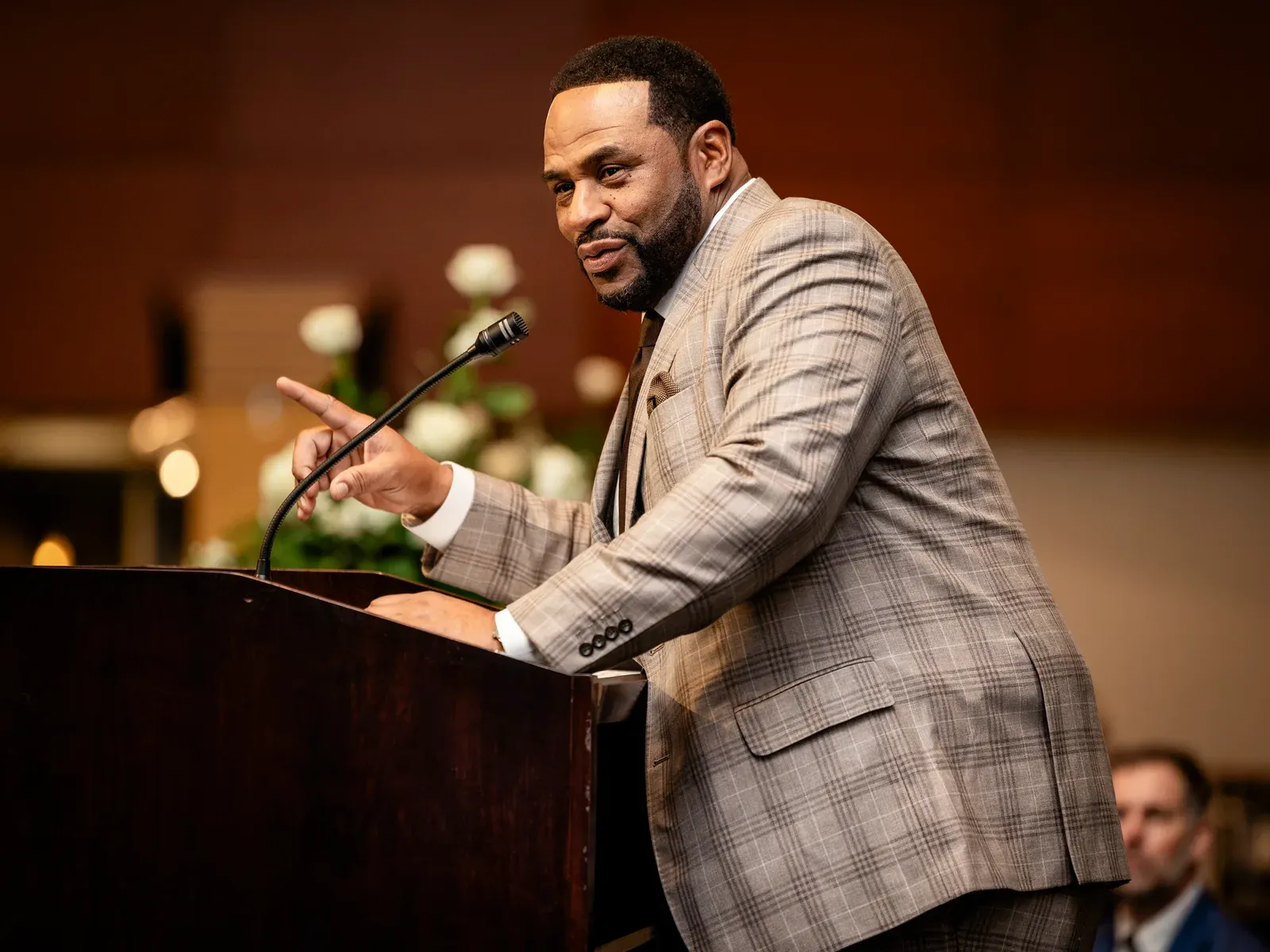 Jerome Bettis speaking at the Caring for Kids Gala
